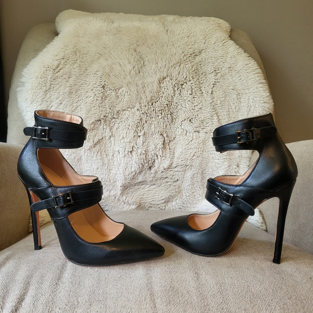 Sexy strap black spiked heel pump sz 7